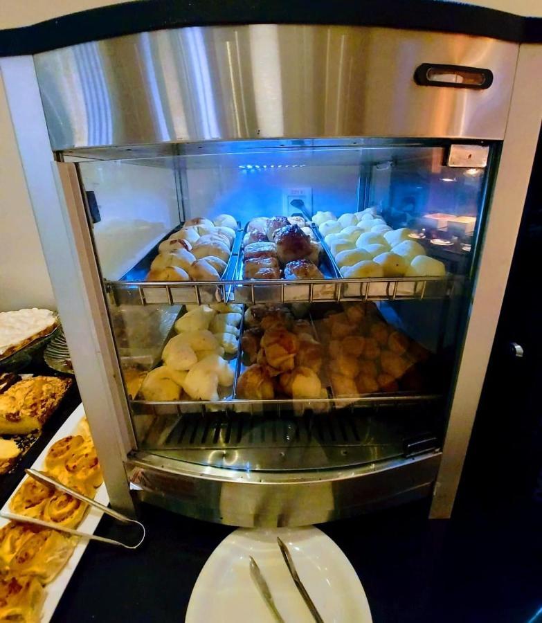 홀리데이 인 익스프레스 쿠이아바 호텔 외부 사진 A food steamer