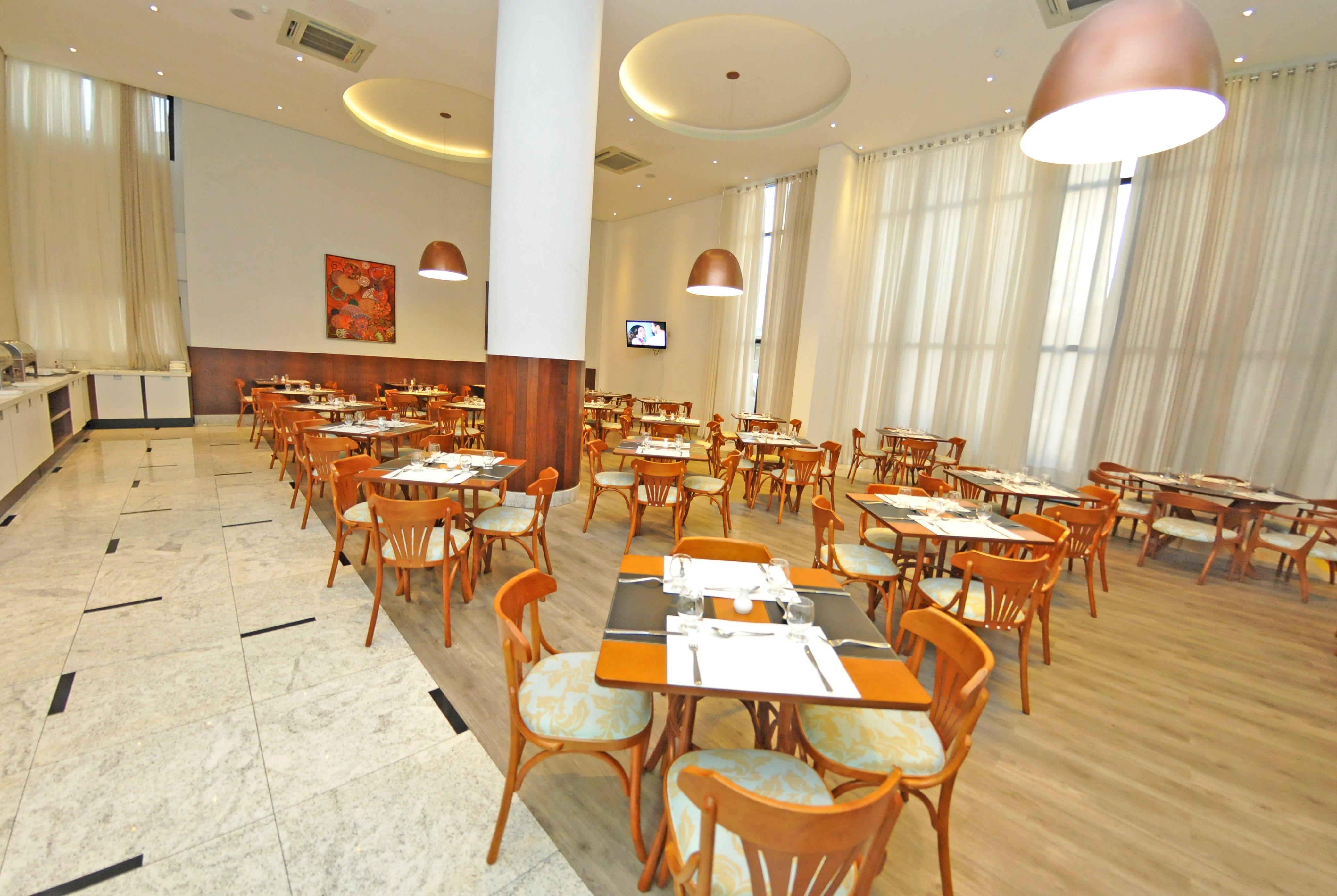 홀리데이 인 익스프레스 쿠이아바 호텔 외부 사진 The restaurant