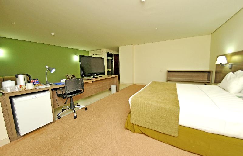 홀리데이 인 익스프레스 쿠이아바 호텔 외부 사진 A typical room at the hotel